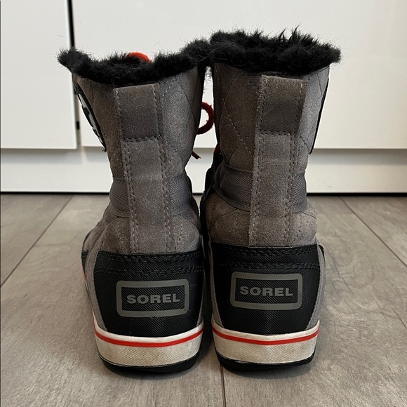 SOREL Glacy Explorer Gray Suede Winter Boots Black contrast Orange Laces, Size 8 - Picture 4 of 11